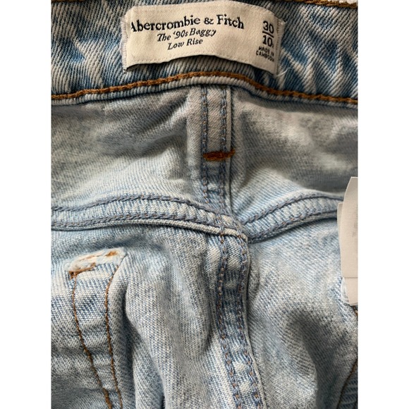 Abercrombie & Fitch The 90s Baggy Low Rise Light Wash Denim Jeans Size 10R - Picture 10 of 10